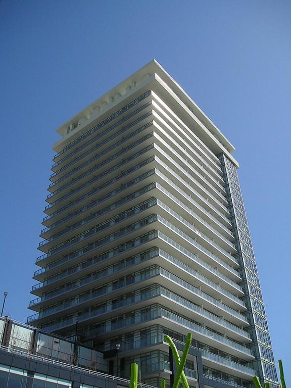 Square One Fully Furnished Suite ミシサガ エクステリア 写真