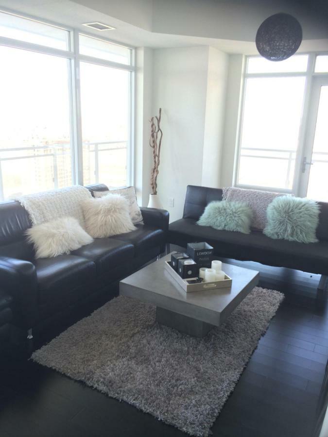 Square One Fully Furnished Suite ミシサガ エクステリア 写真